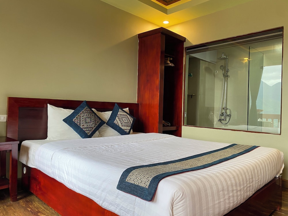 DELUXE, DOUBLE BED