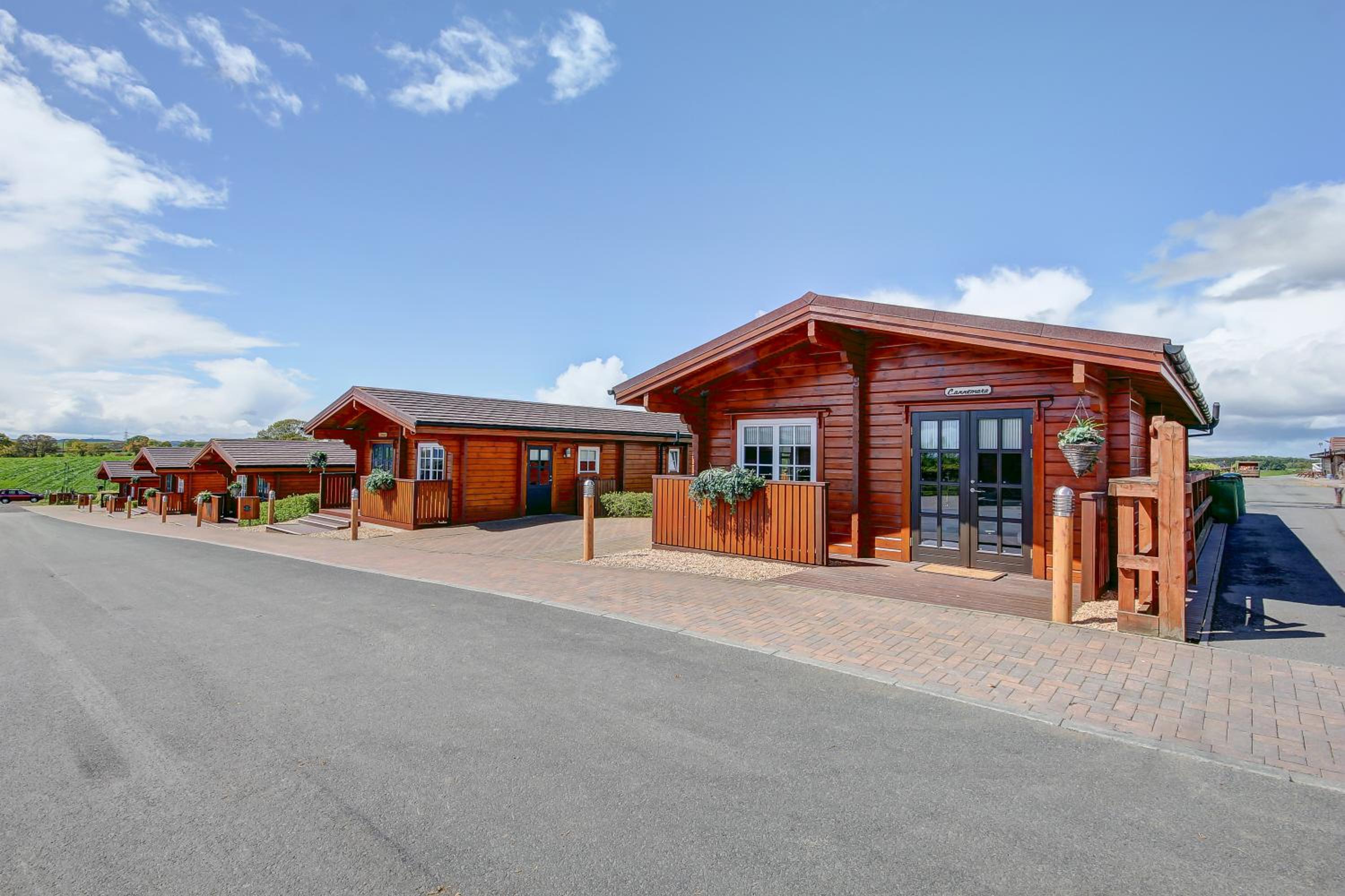 2 Bedrooms, Luxury, Lodge, Double and Twin Beds