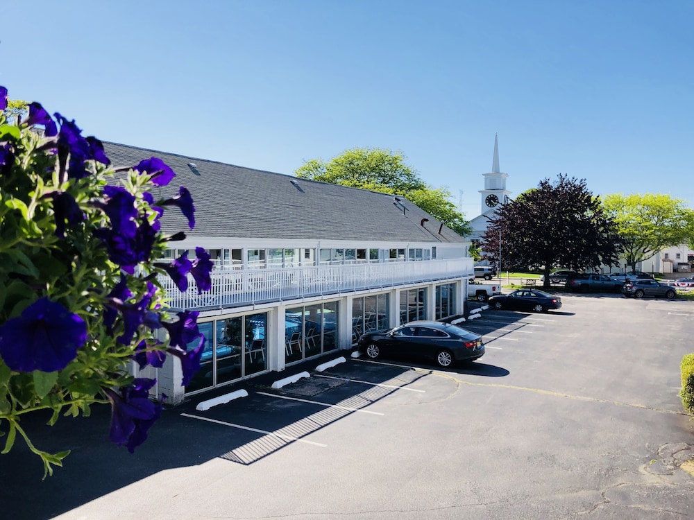 Hyannis Inn 1/50