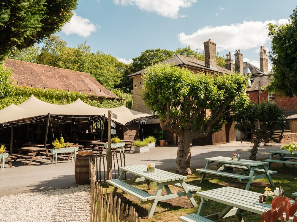 Pembroke Arms 40/50