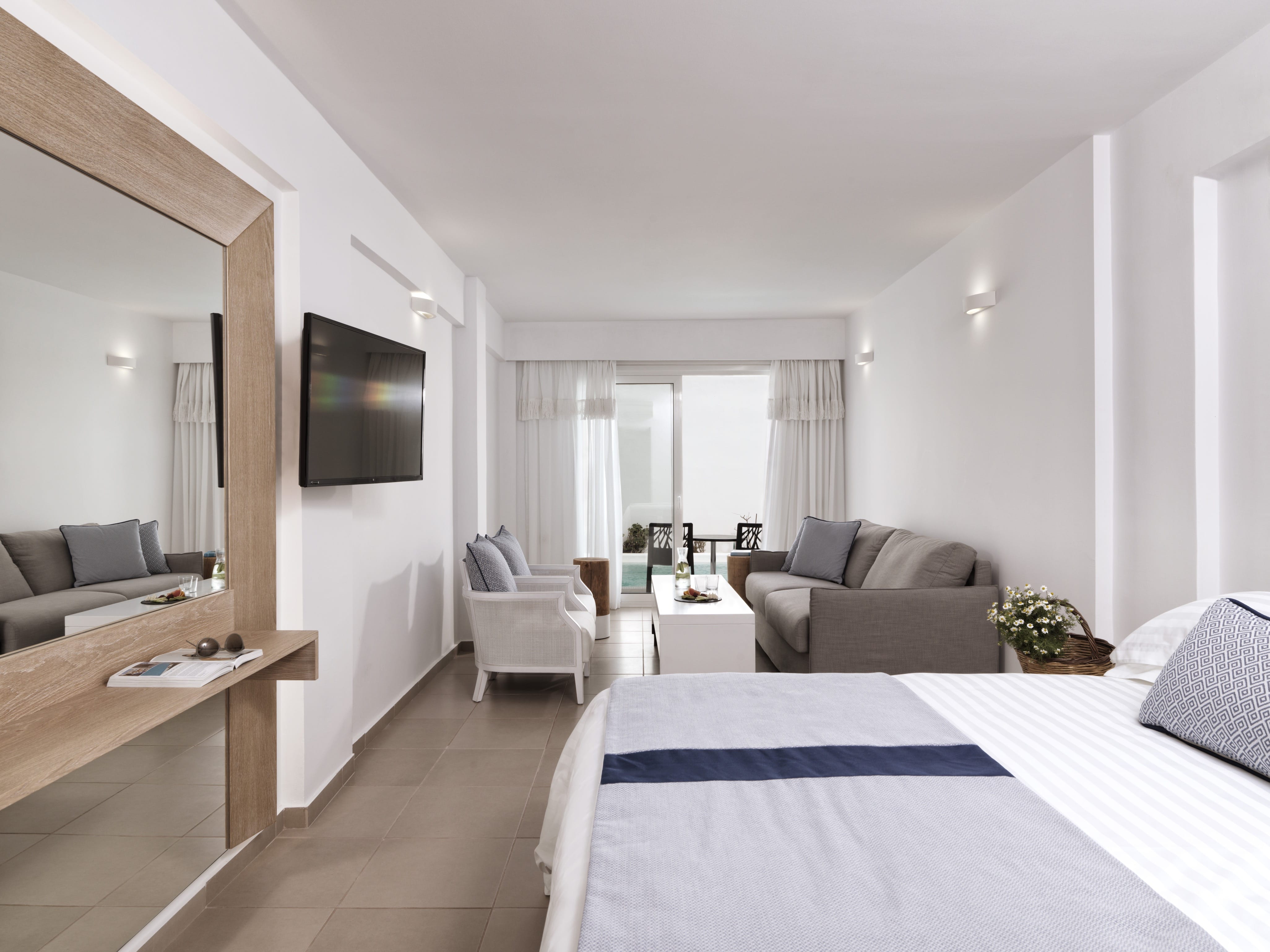 JUNIOR SUITE, SHARED POOL