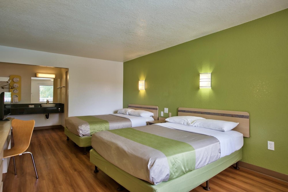 Motel6 Tallahassee, FL - Downtown 30/59