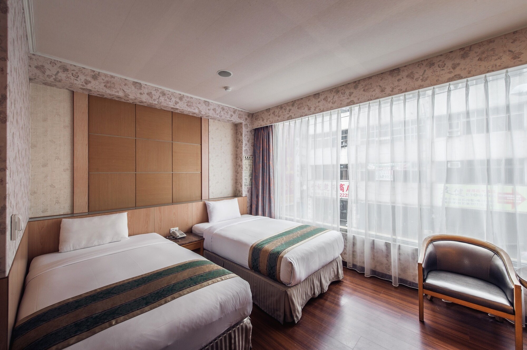 BUSINESS, TWIN BEDS