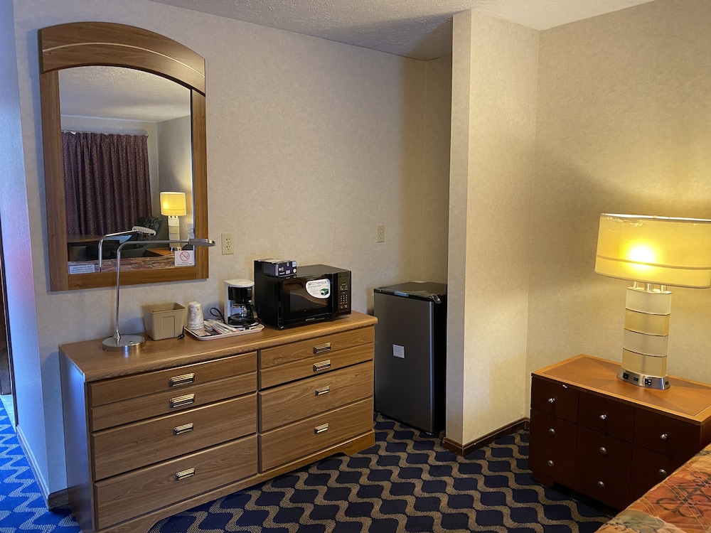 Economy Lodge 682 Main St Sturbridge 5/39