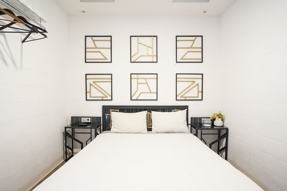 Hotel Sanrina Makassar 30/70