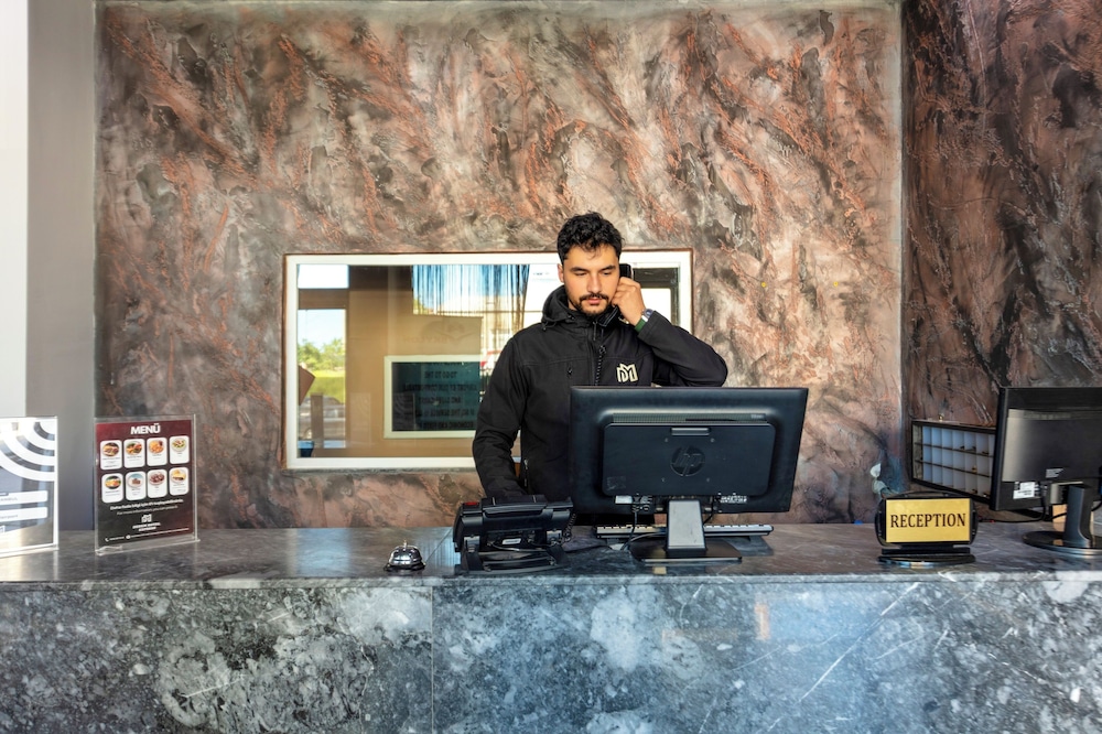 Skylon Airport Hotel 10/49