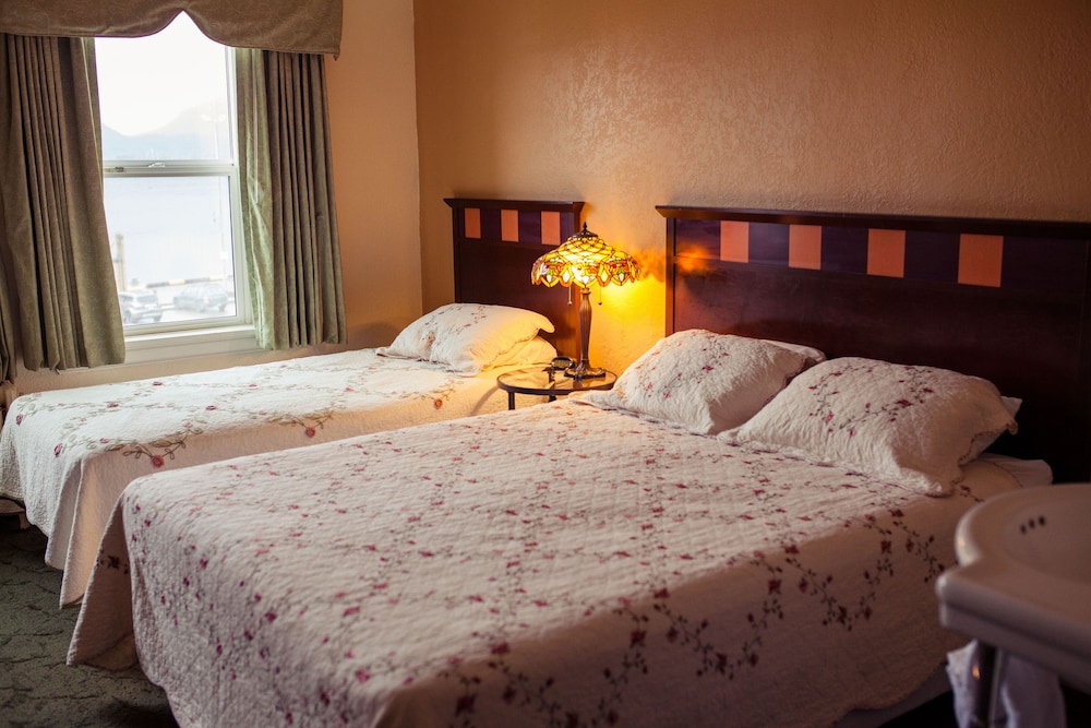 Room, 1 Queen and 1 Single Bed, Ocean View, Gilmore Hotel, Trademark Collection by Wyndham 2/4