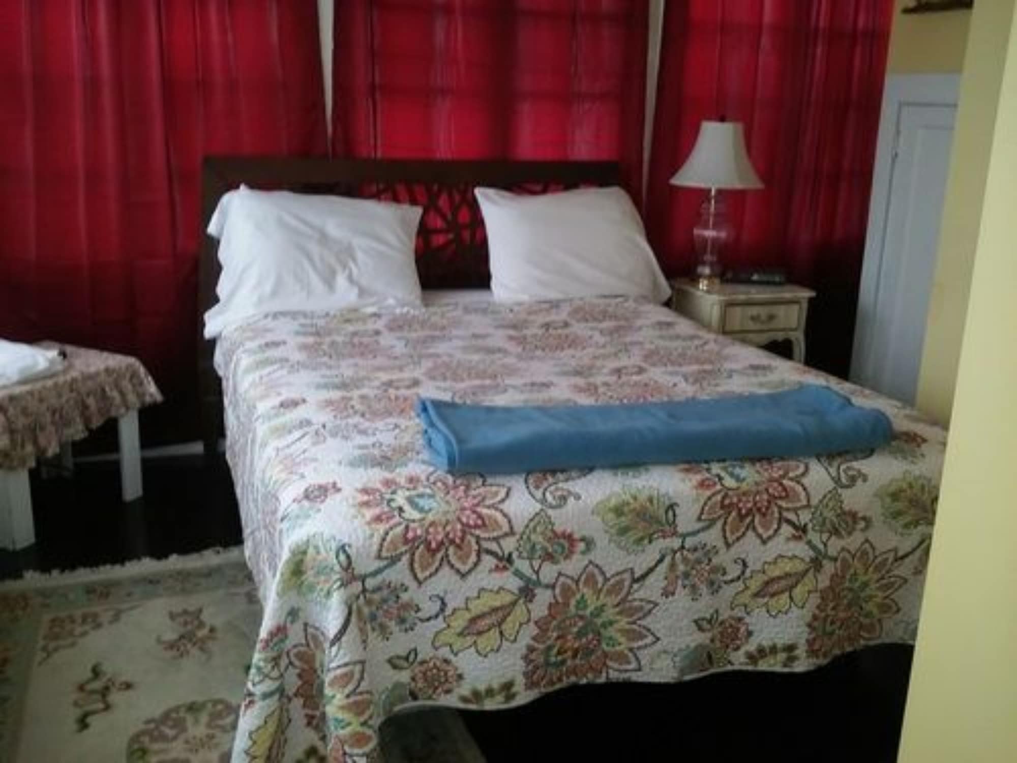 COMFORT, SUITE, SINGLE, DOUBLE BED, PRIVATE BATHROOM