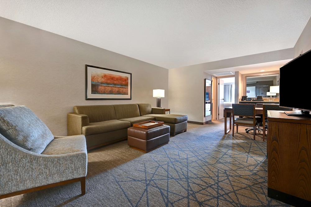 Embassy Suite Hotel Colorado Springs 32/68