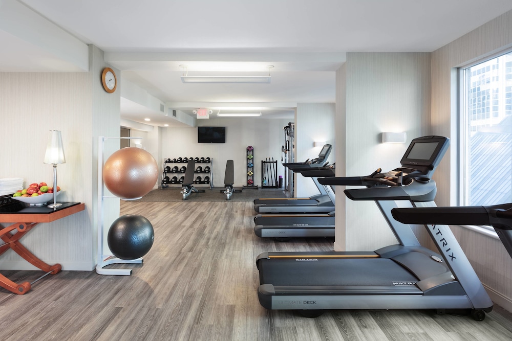 Delta Hotels by Marriott Vancouver Downtown Suites 23/49