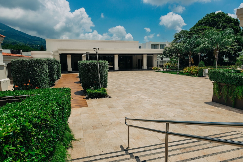 Hotel Plaza Suites 45/50