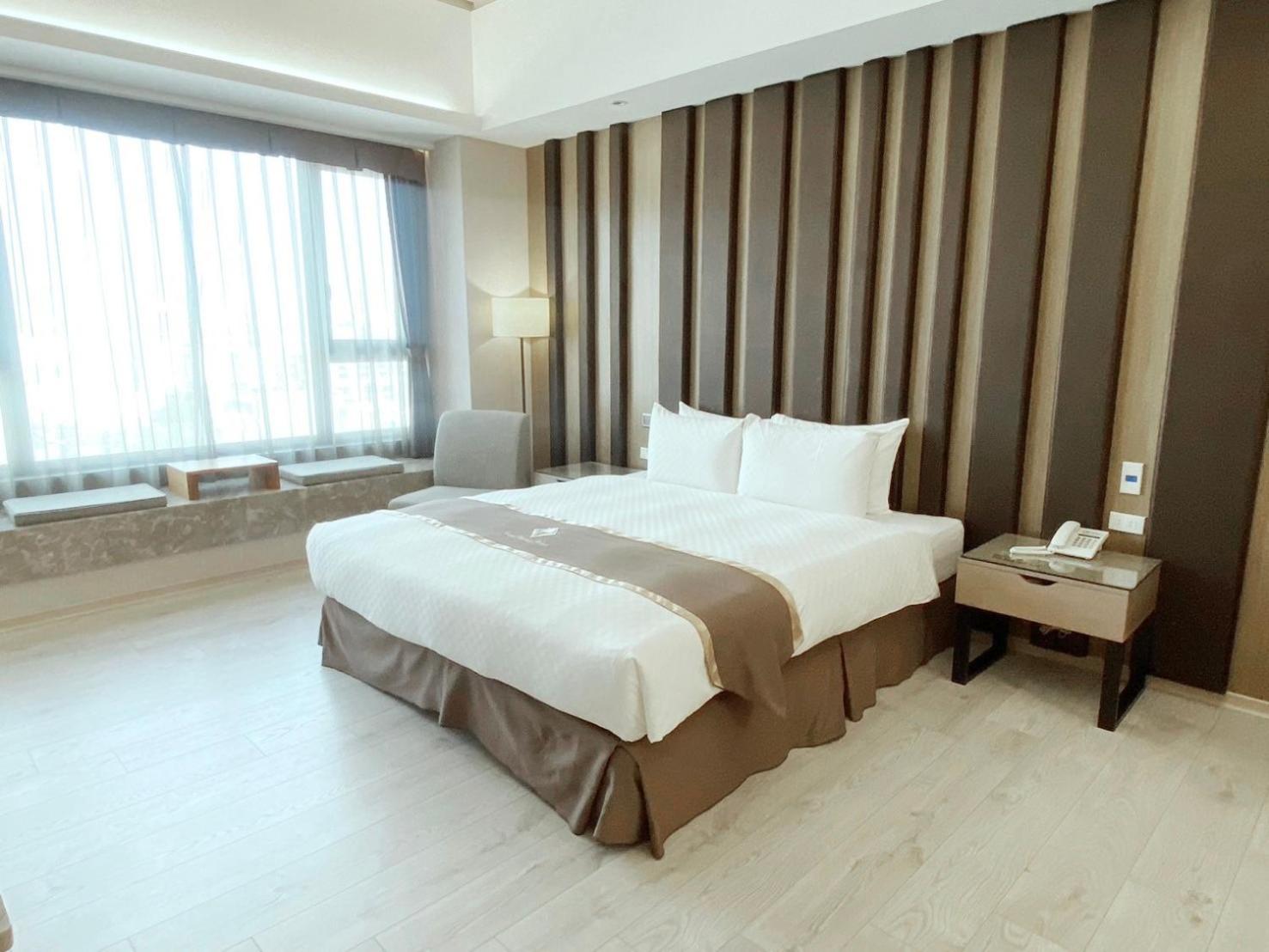 Executive, Queen Bed