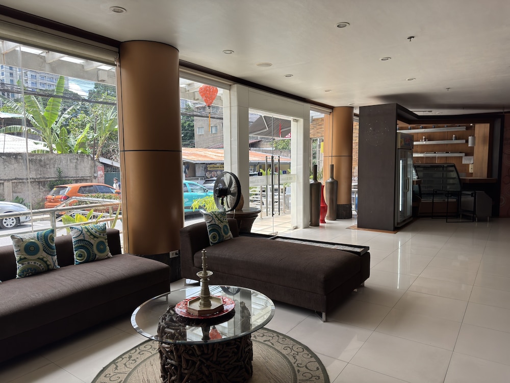 Fuente Oro Business Suites 60/68