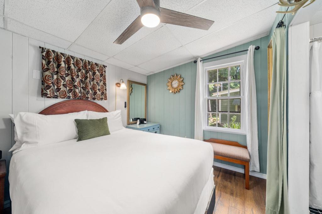 Room, Single, Queen Bed