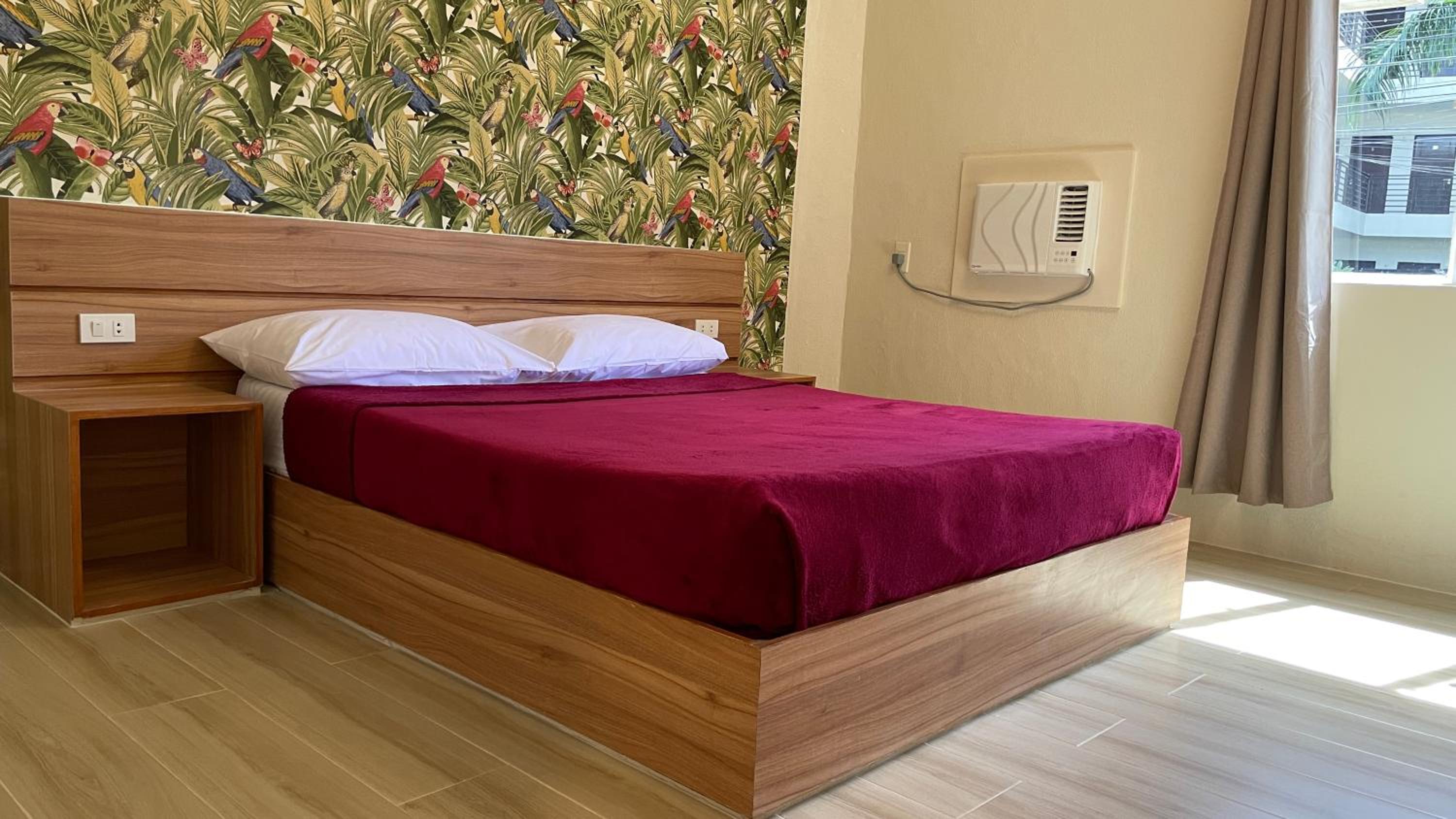 Deluxe, Queen Bed