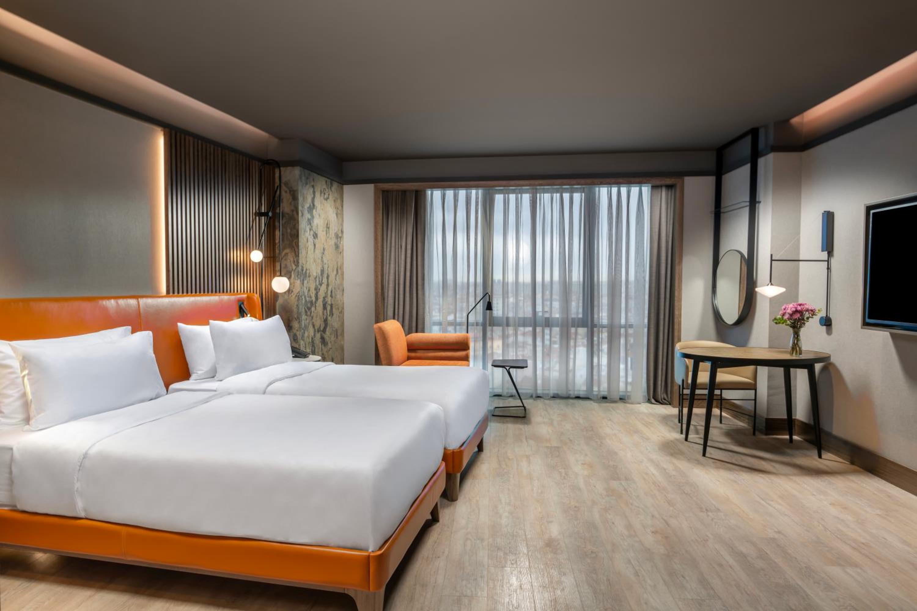 Superior, Twin Beds, City Side