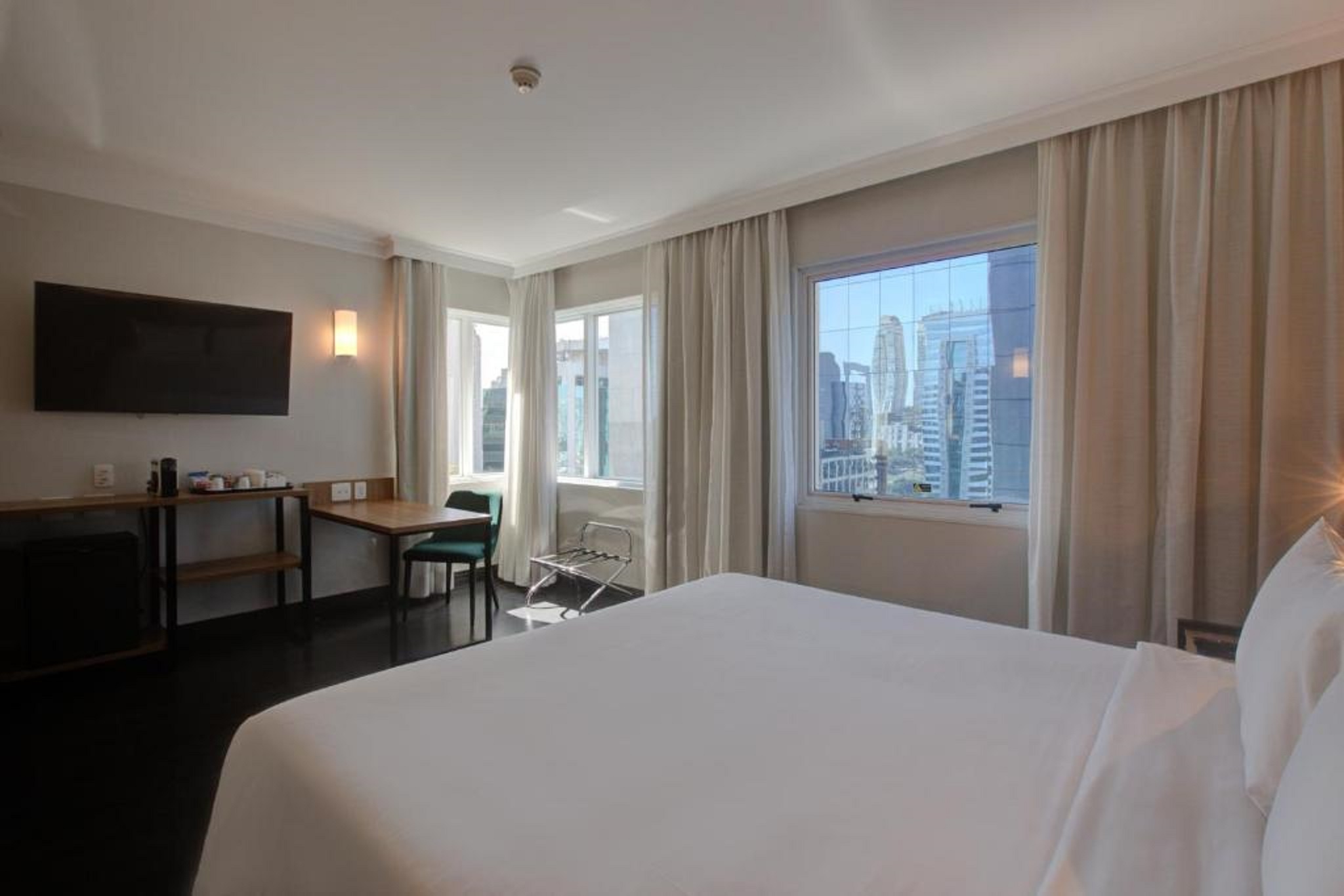 Business, Suite, Queen Bed