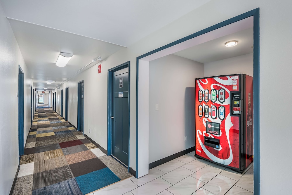 Americas Best Value Inn East Peoria 27/34