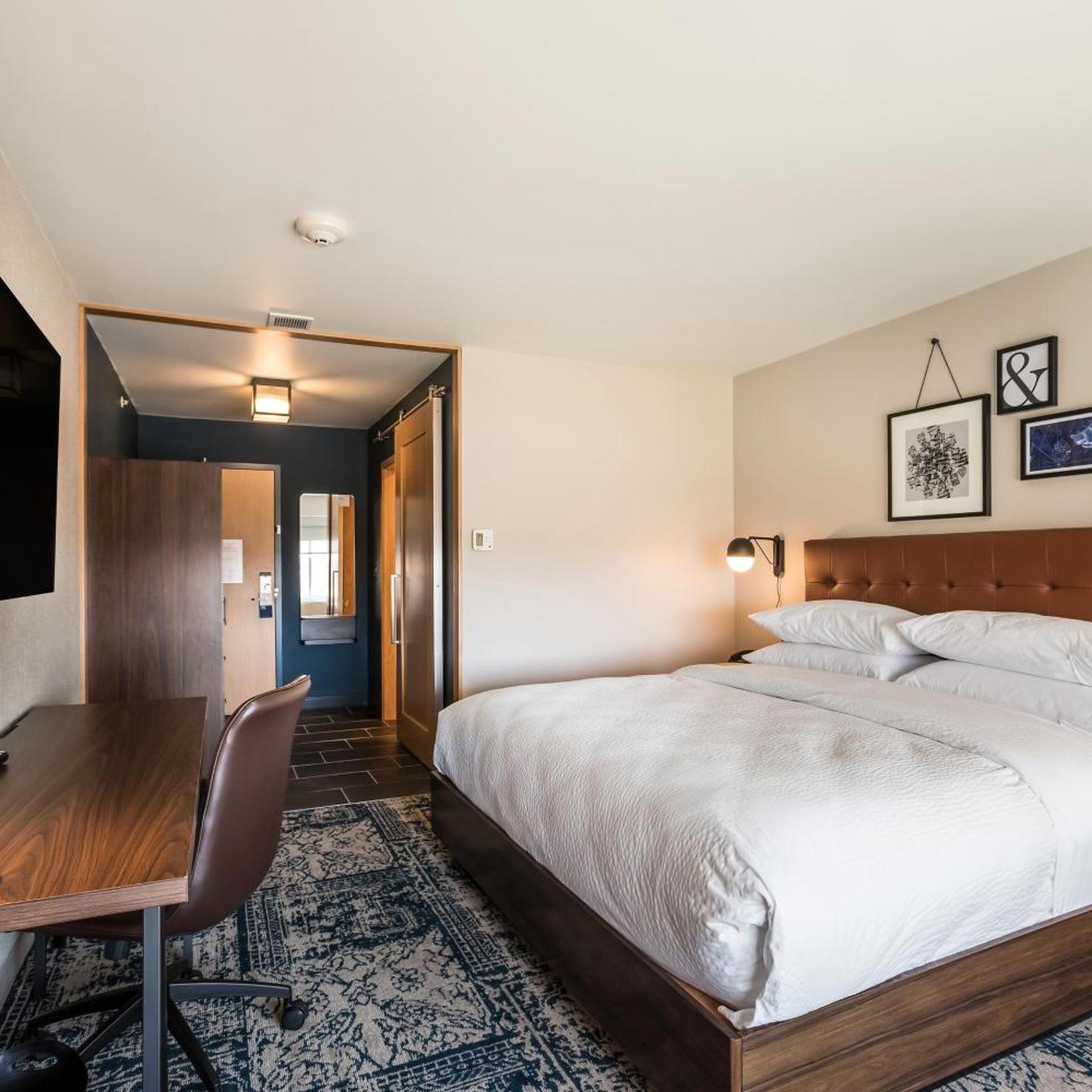Guest Room, Traditional, King Bed