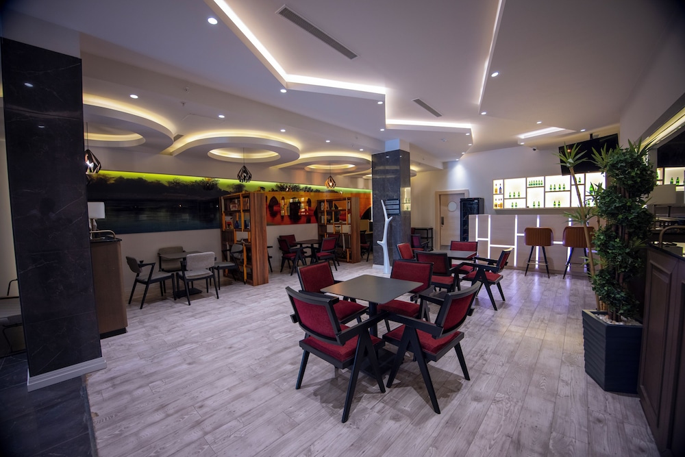 Hilly Hotel 54/71