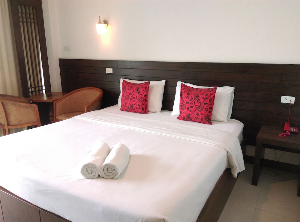 DELUXE, KING BED
