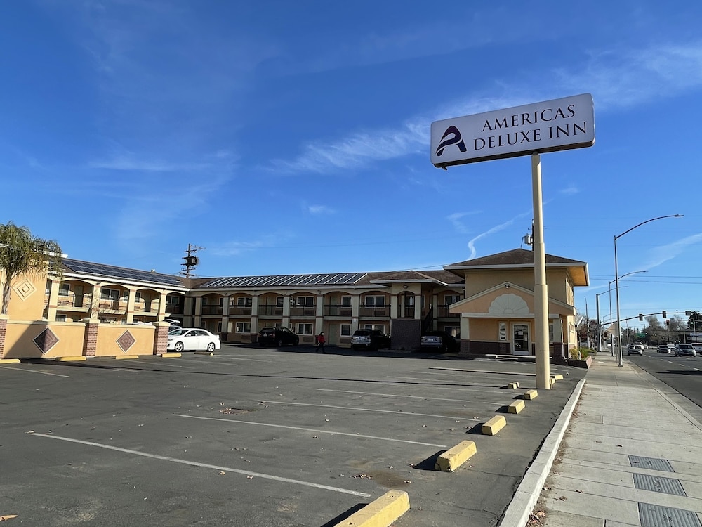 Americas Deluxe Inn 19/32