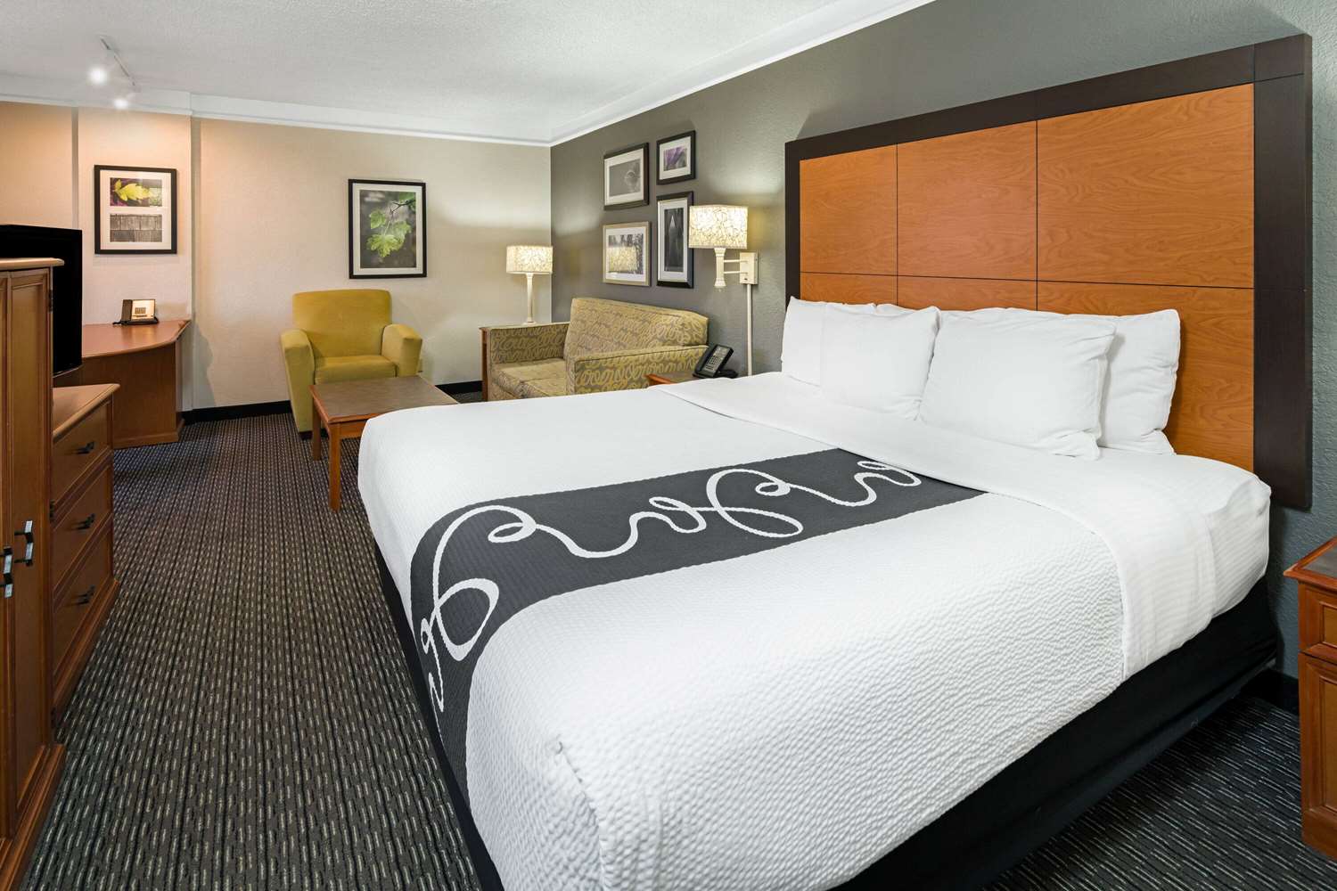 La Quinta Inn & Suites by Wyndham Buena Park 15/44