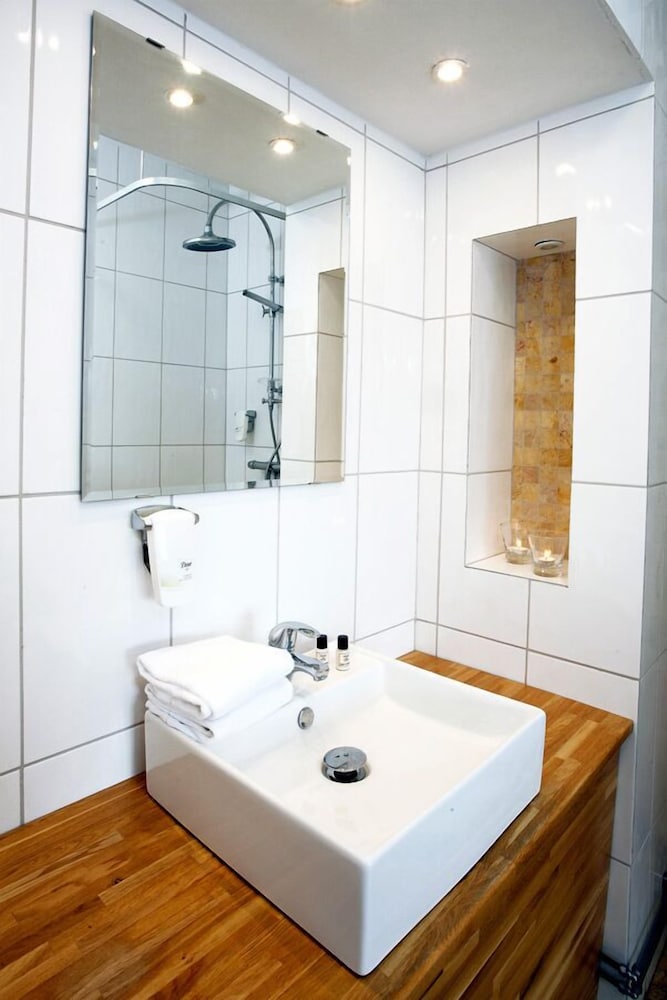 Adels Hotel 28/29