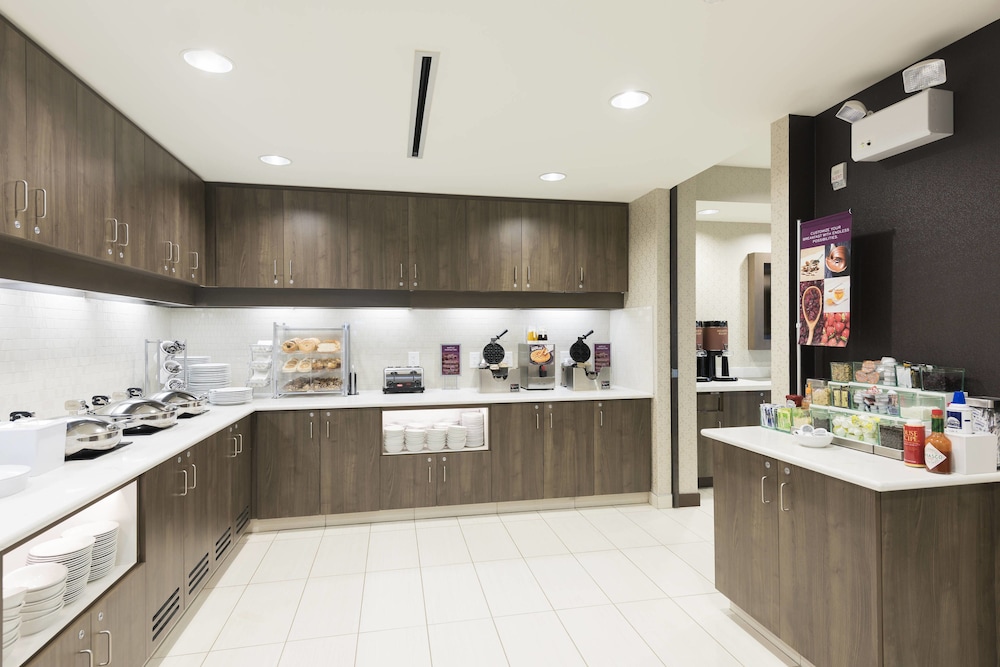 Residence Inn Milwaukee West 4/34