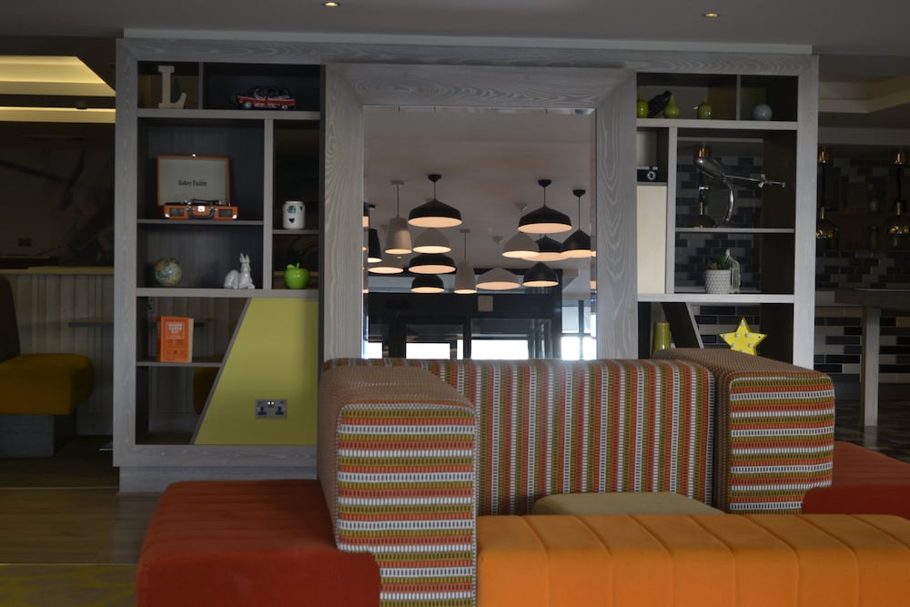 HOLIDAY INN LUTON-SOUTH M1 JCT 9 26/27