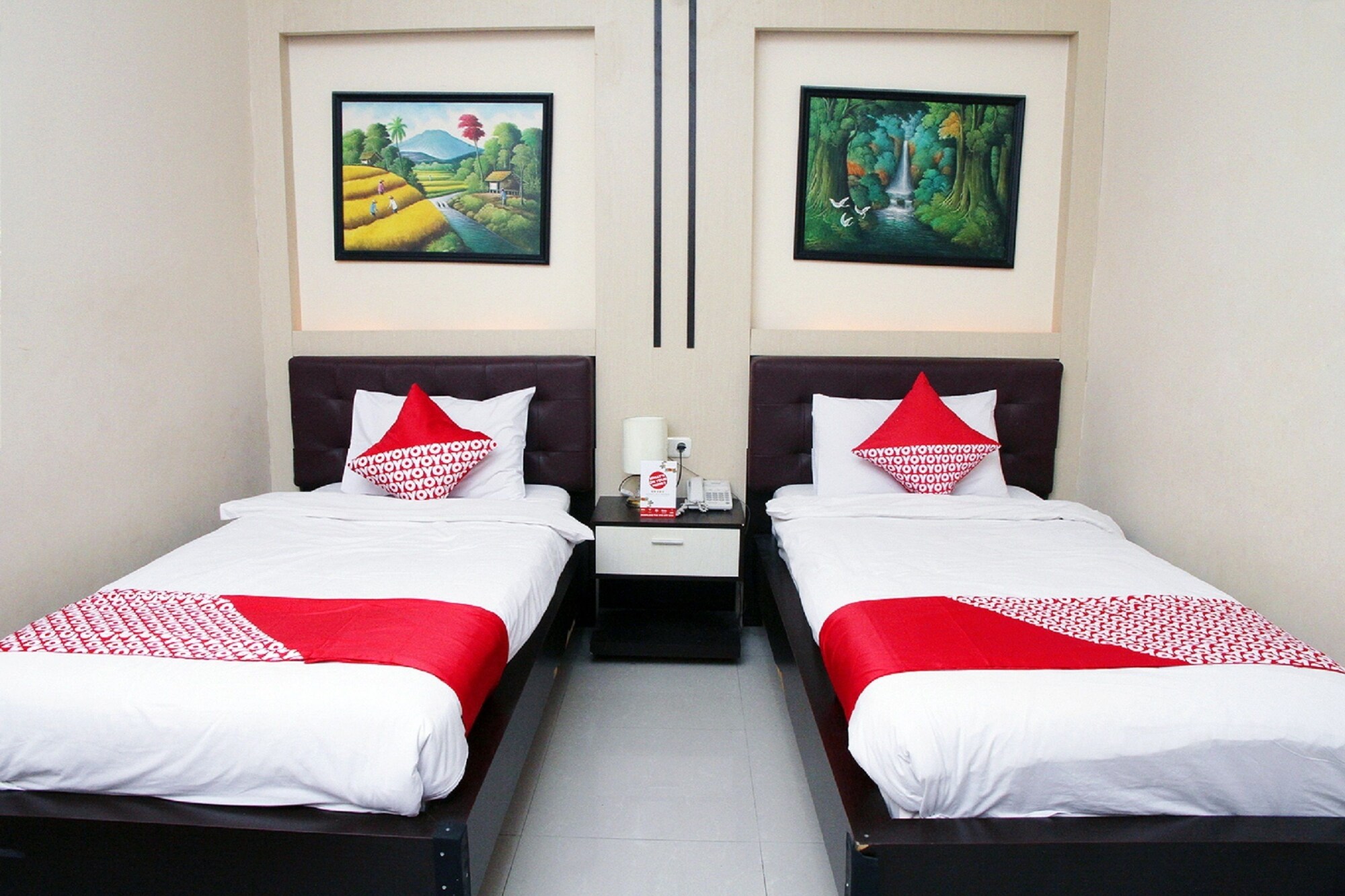 Deluxe, Twin Beds