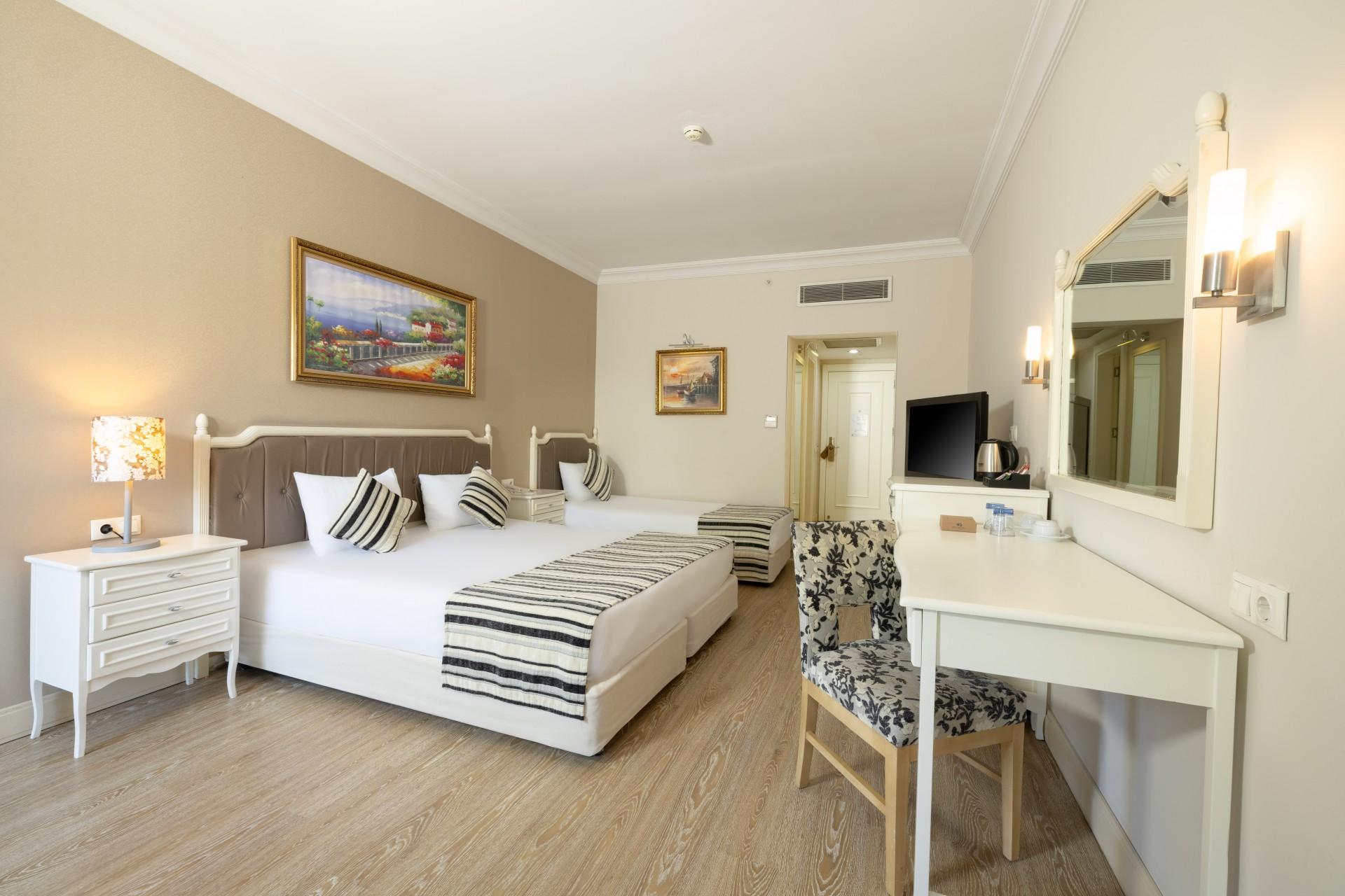 Room, Quadruple, Double Bed