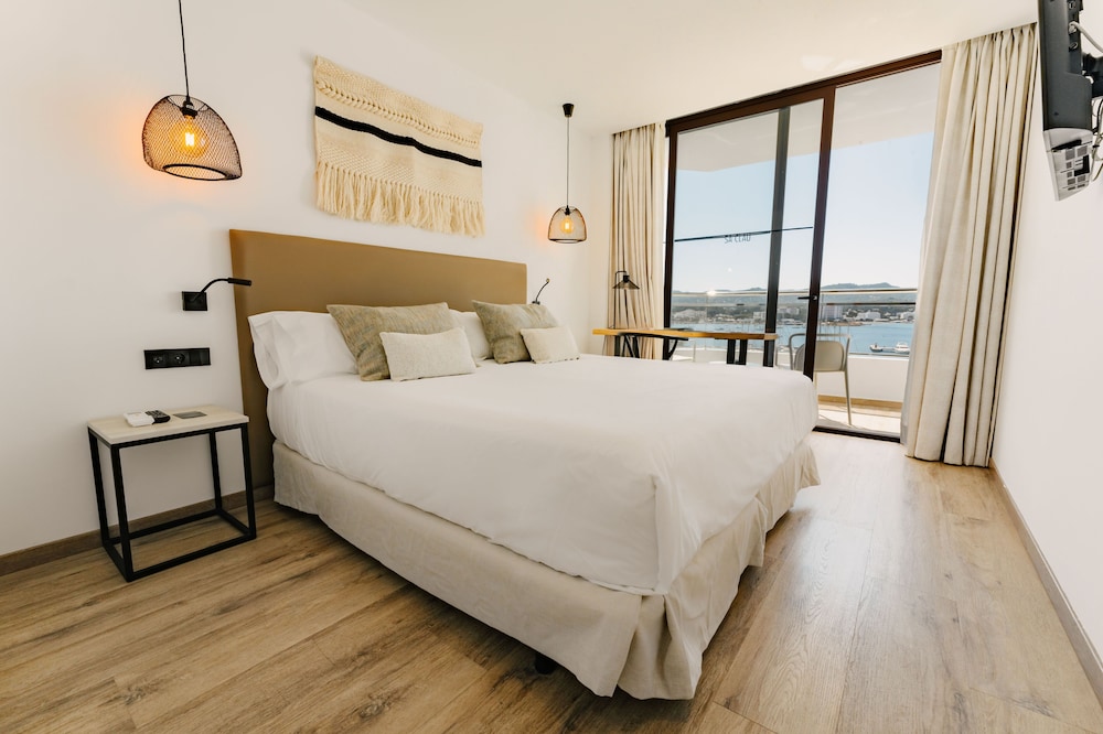 Hotel Sa Clau by Mambo Ibiza 6/37