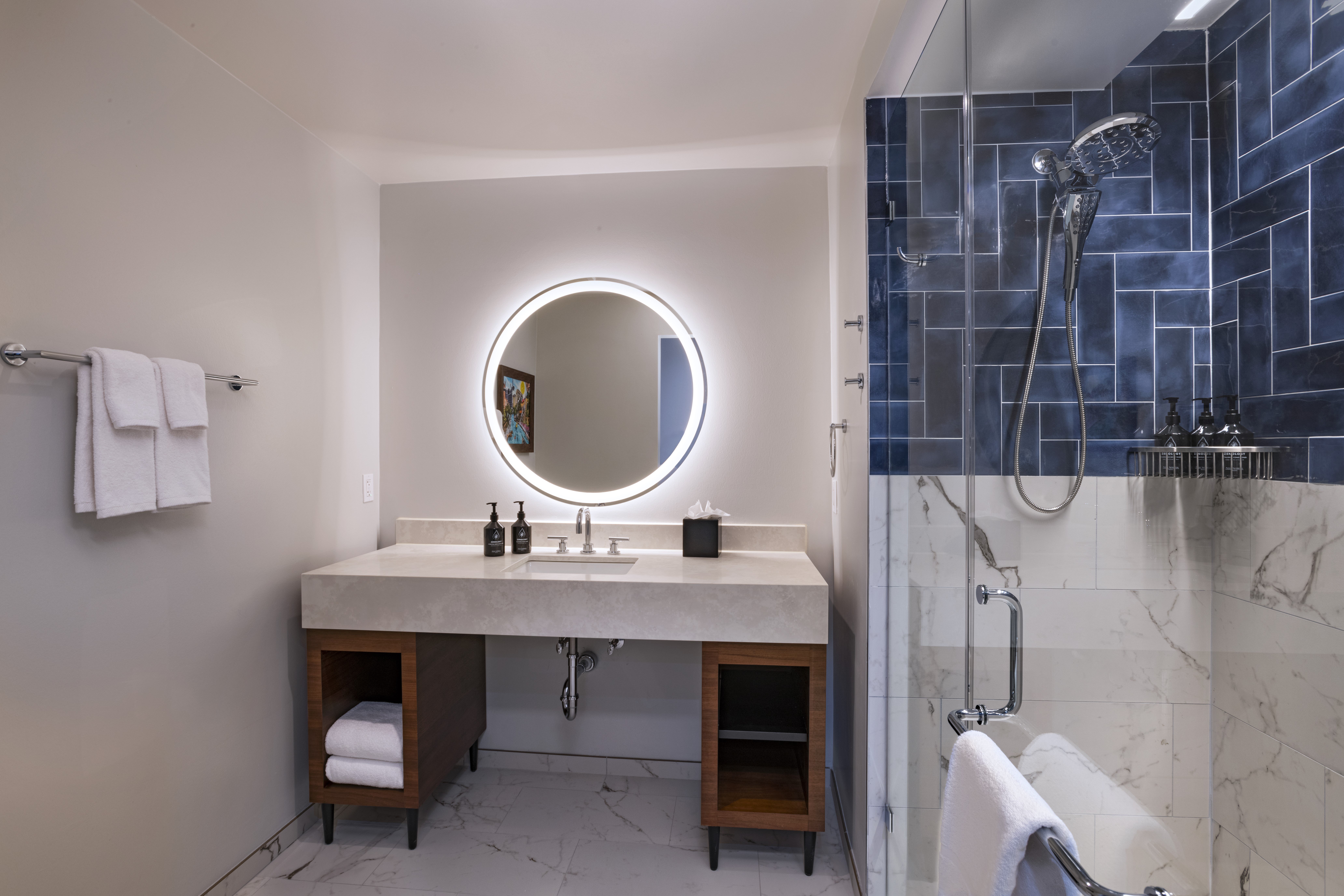 غرفة قياسية بسريرين كوين، Hotel Indigo Irving Las Colinas, an IHG Hotel 2/2