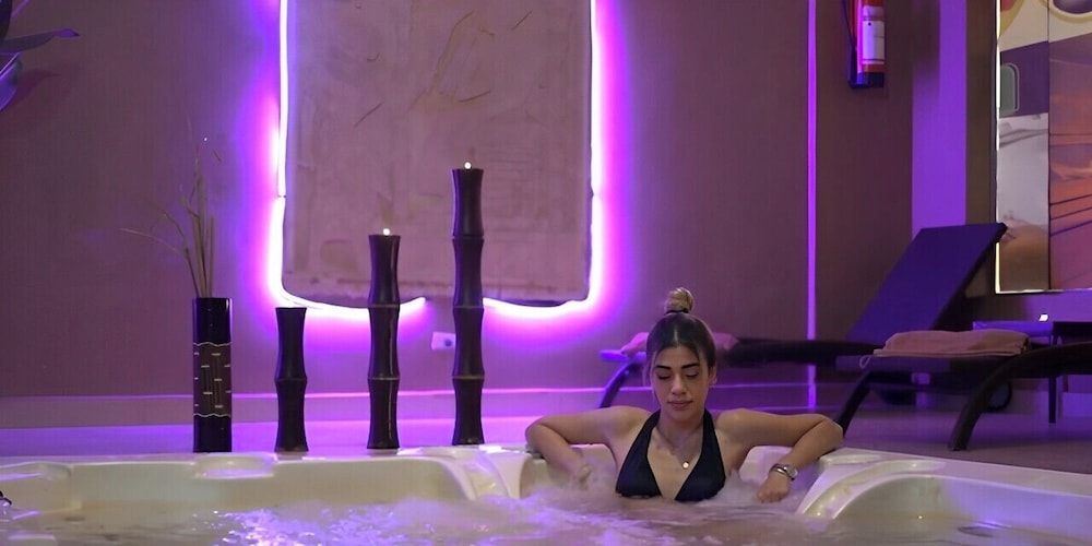 swimming pool spa