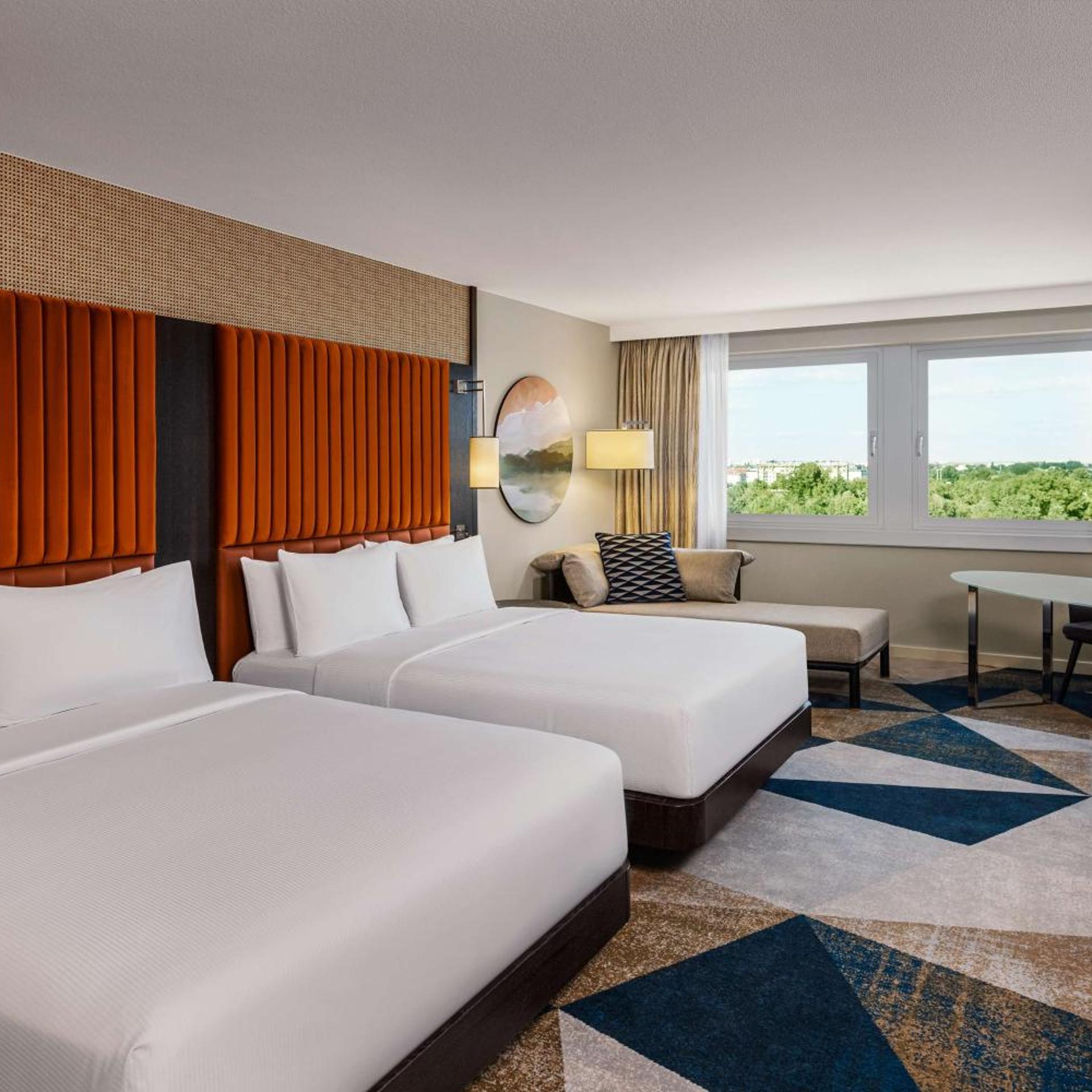 Executive, King Bed, 2 Queen Beds, Water Front