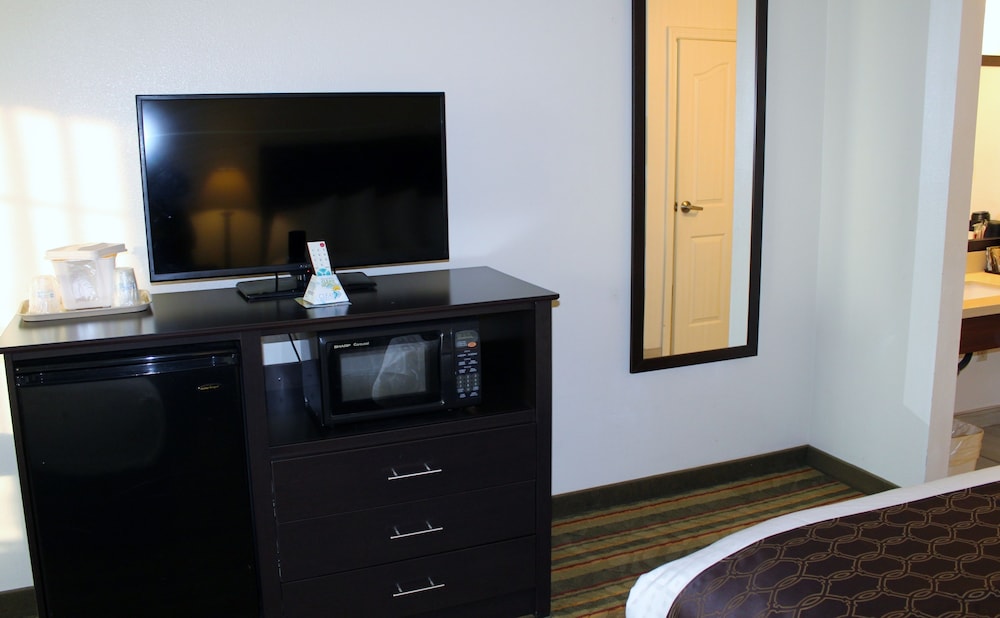 Best Western Visalia Hotel 20/55