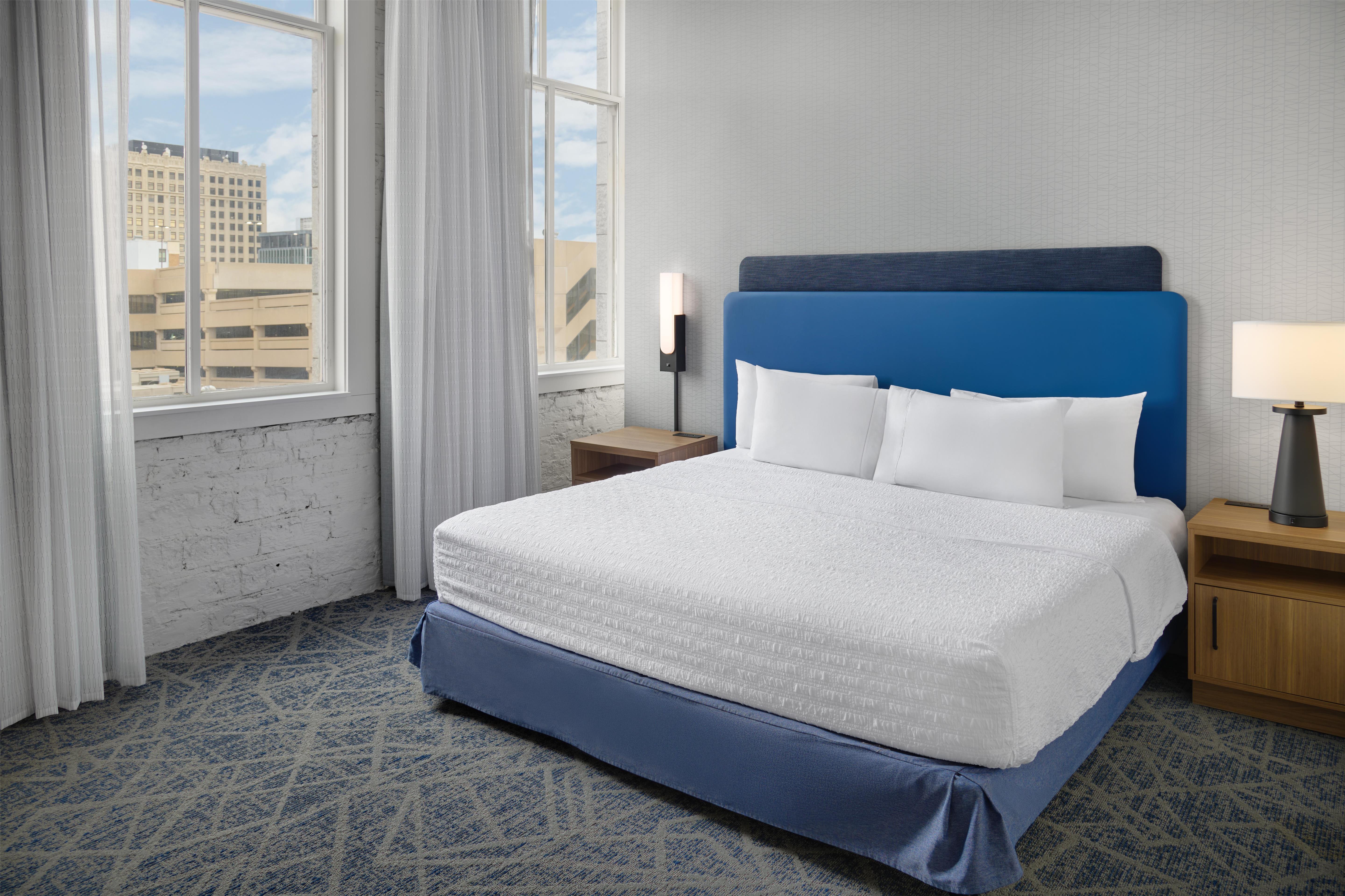 2 BEDROOMS, SUITE, 1 KING AND 2 QUEEN BEDS, ACCESSIBLE