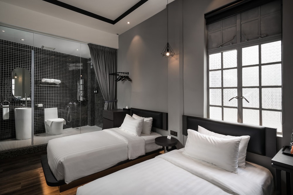 Modern Hotel Georgetown 16/45