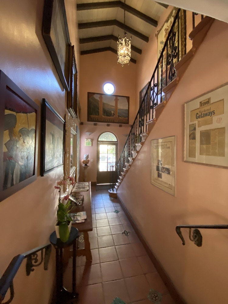 Villa Rosa Inn 62/78