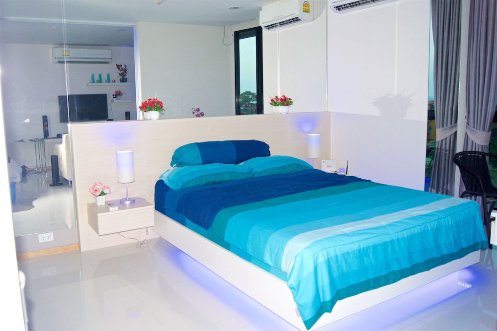 Acqua Condominium 13/50