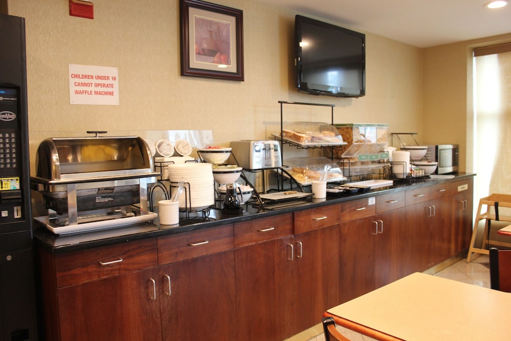 Comfort Inn Bellerose 33/46