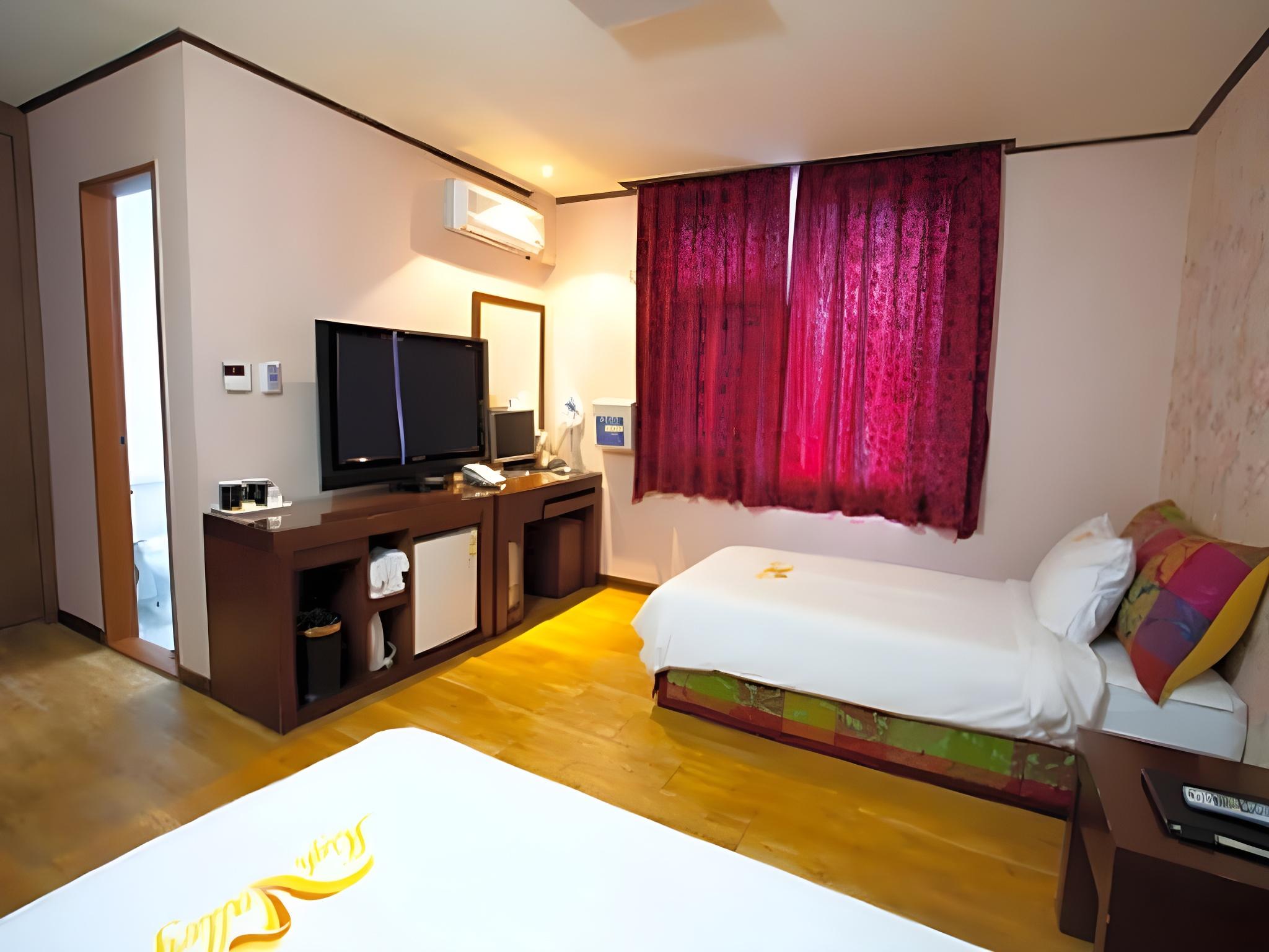 High Valley Hotel 17/24