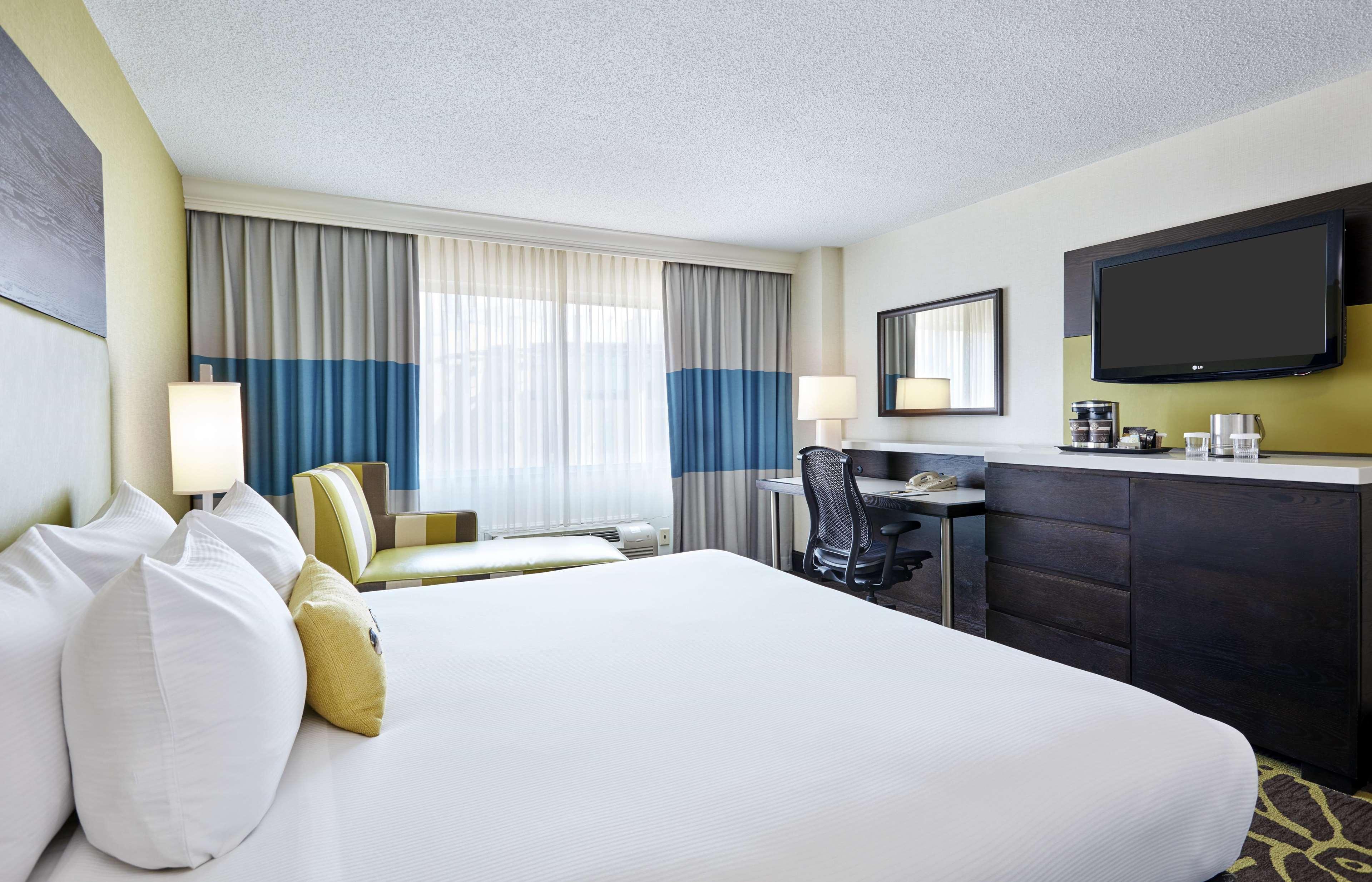 DOUBLETREE BY HILTON HOTEL CHARLOTTE 28/76