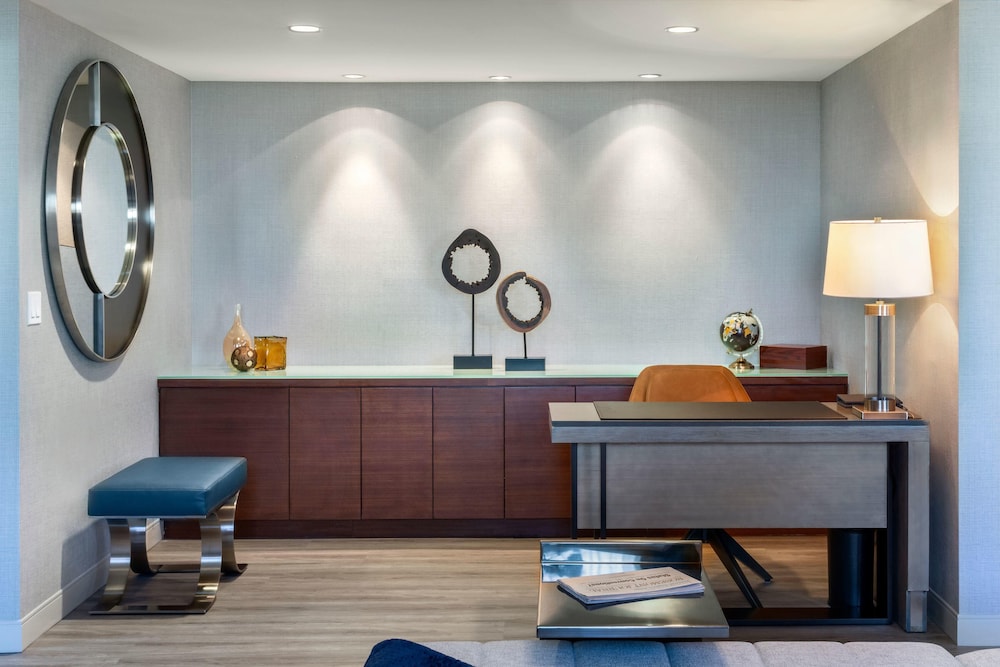 Hyatt Regency O Hare Chicago 6/50