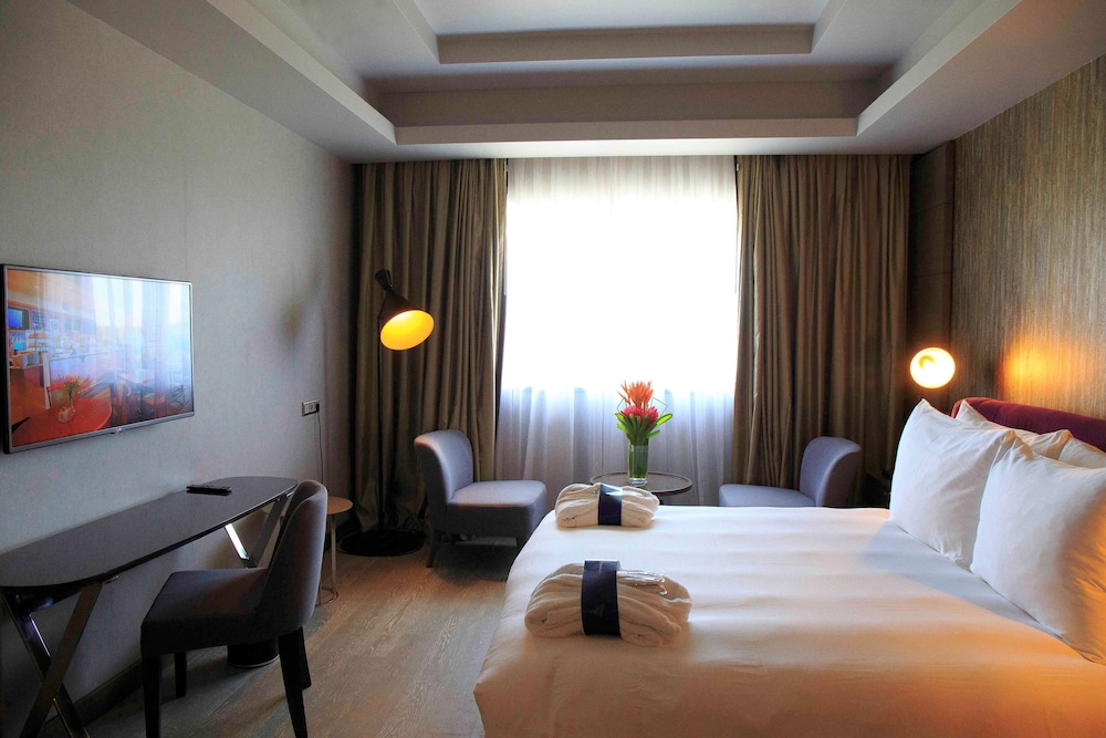 RADISSON BLU HOTEL, ABIDJAN AIRPORT 19/74