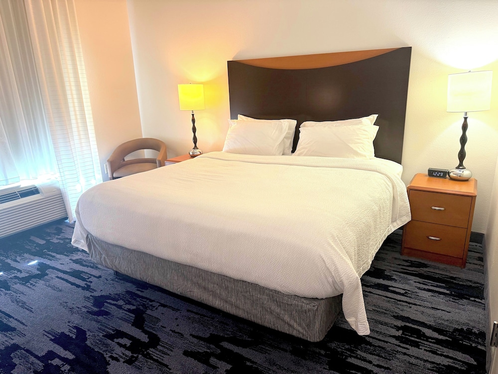 Fairfield Inn Suites By Marriott Louisville East 15/50