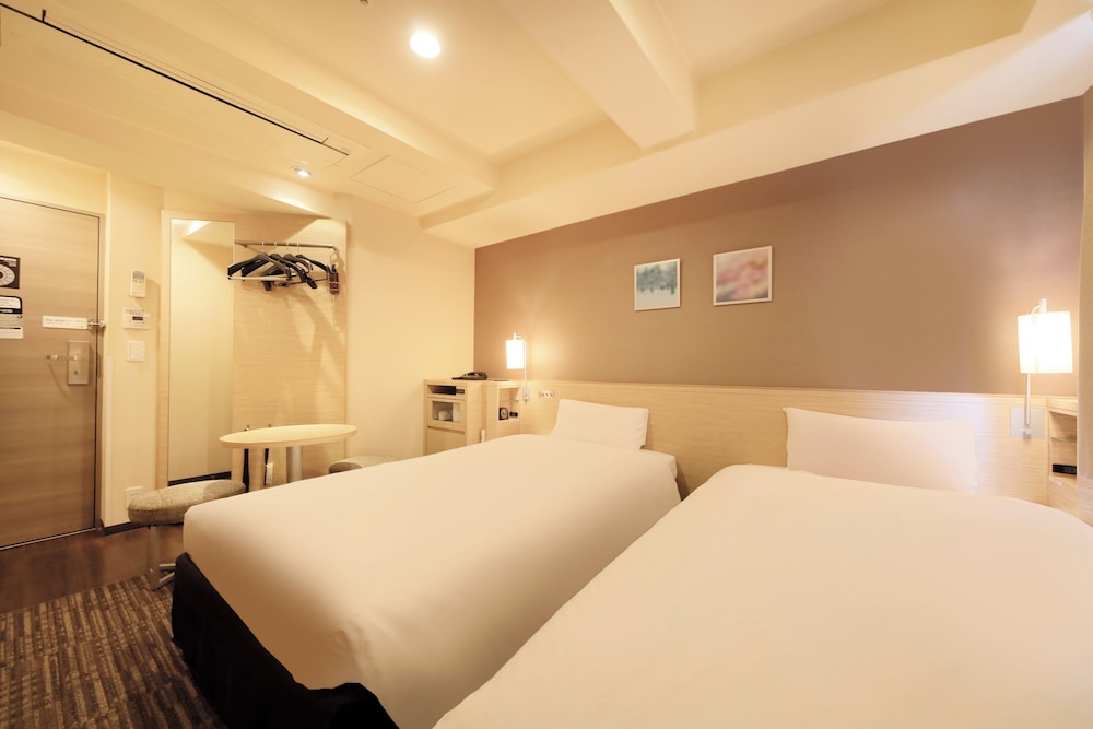 ROOM, TWIN BEDS