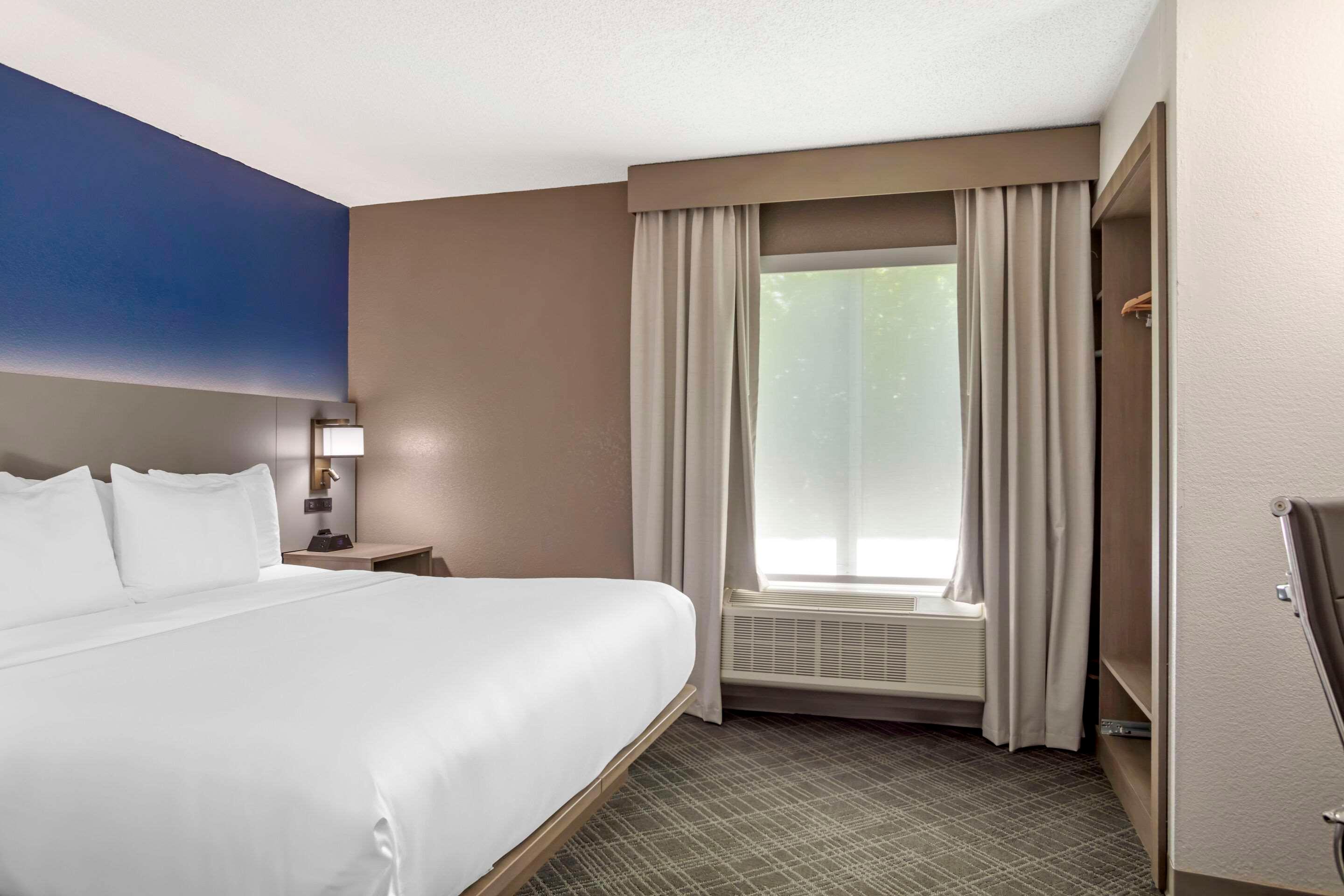UPGRADE, SUITE, KING BED