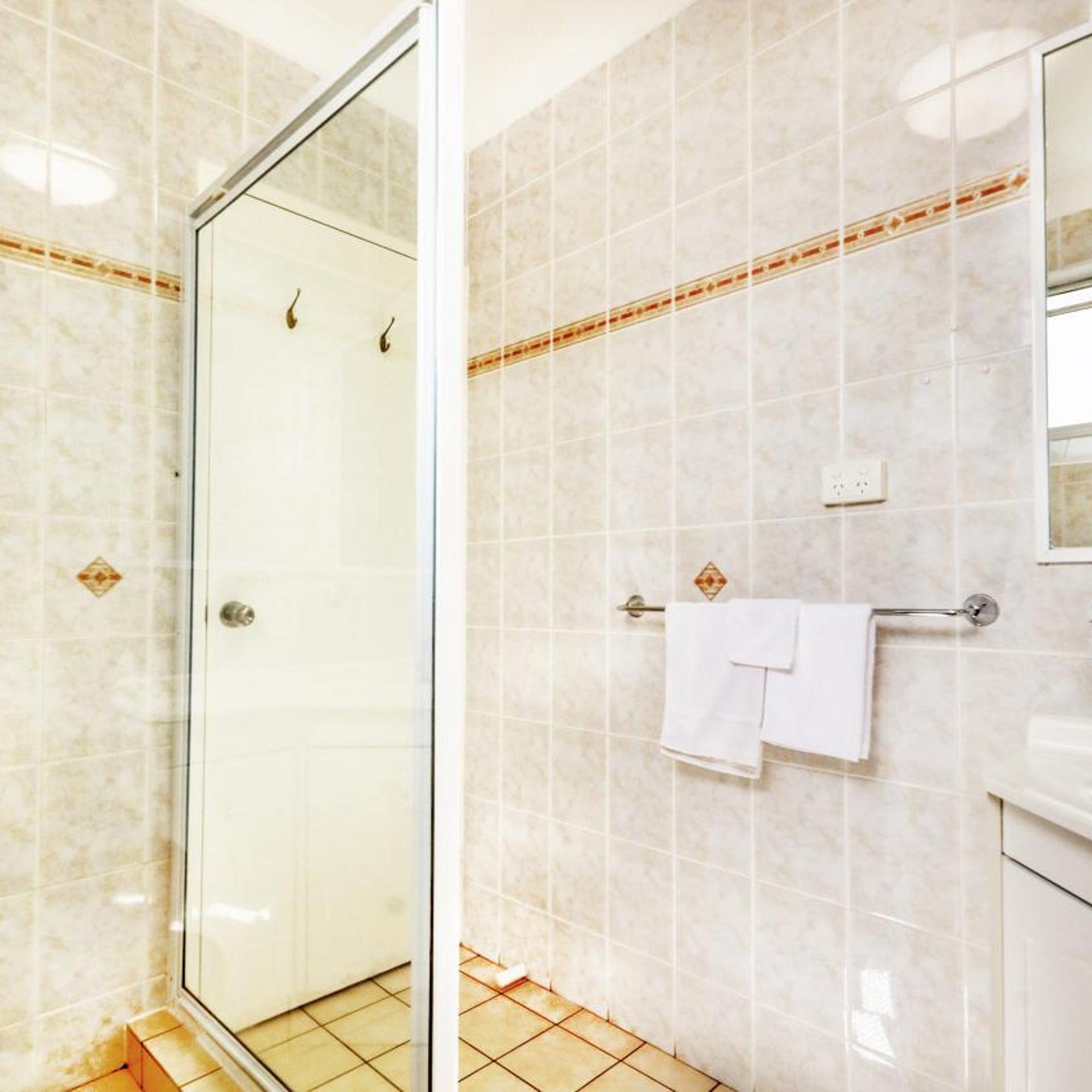 جناح تنفيذي، Sapphire City Motor Inn Inverell 6/8
